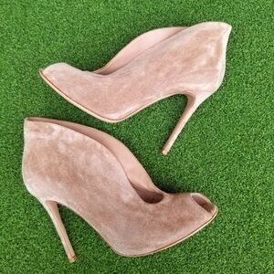 Women's Gianvito Rossi Tan Suede Pumps